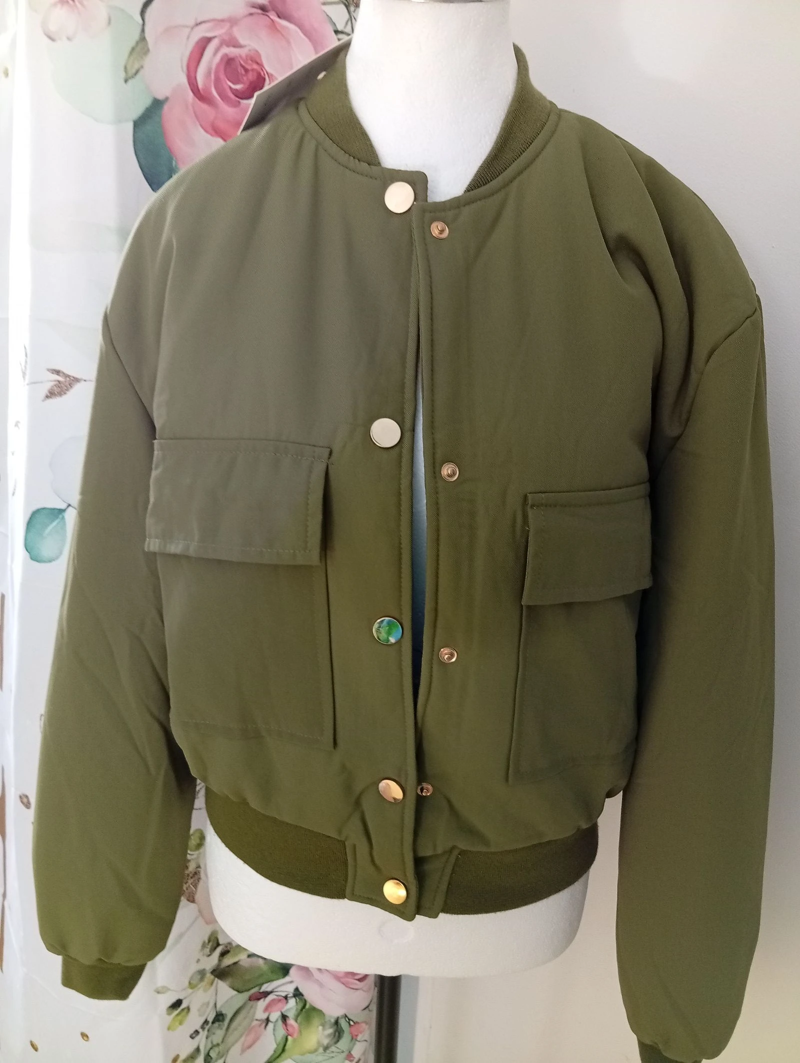 Chaqueta estilo bomber con 2 bolsillos grandes y cierre de botones – photo 2